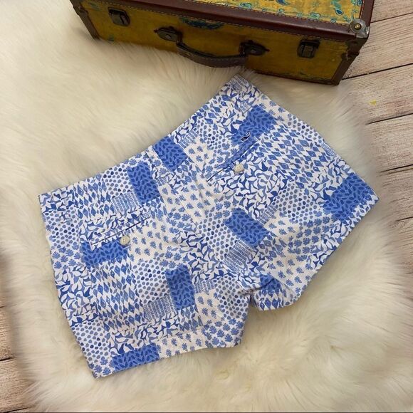 Vineyard Vines Shell Pattern Blue / White Shorts - Picture 2 of 6
